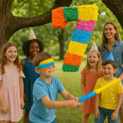 Piñata en forme de chiffre avec chauve-souris et masque pour les anniversaires