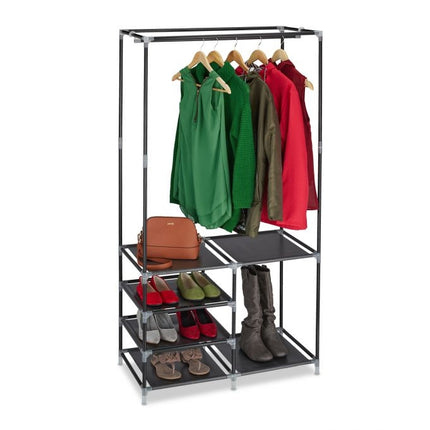 Armoire ouverte avec étagère à chaussures