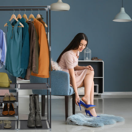 Armoire ouverte avec étagère à chaussures