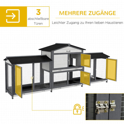 Clapier d'extérieur pour lapins avec enclos, rampe, toit en asphalte et structure en bois.