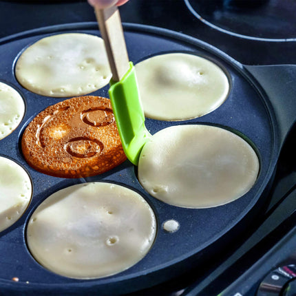 Pfannkuchenpfanne mit Gesichtern