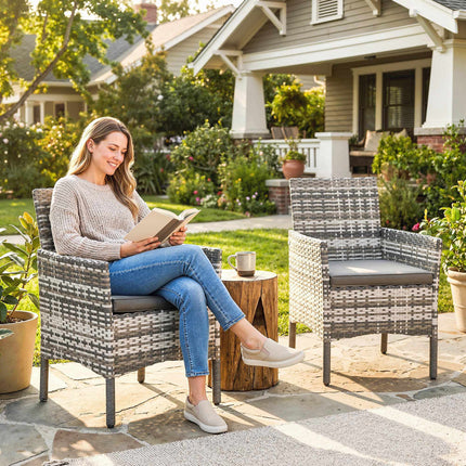 Ensemble de chaises de jardin en rotin gris, rembourrées et résistantes aux intempéries