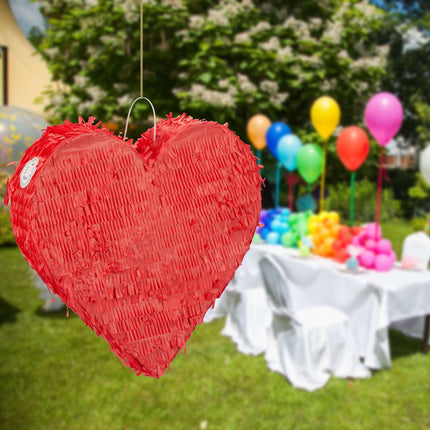 Rote Piñata in Herzform