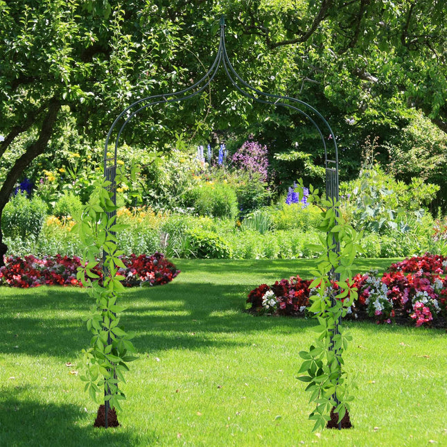Arche de roses avec décor