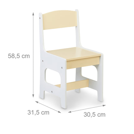 Kindersitzgruppe mit Tafel