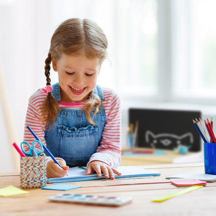 Kindersitzgruppe mit Tafel