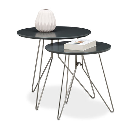 Gedeckter Tisch mit 3 Metallbeinen