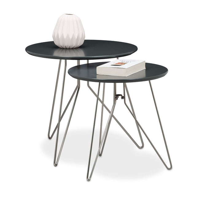 Gedeckter Tisch mit 3 Metallbeinen
