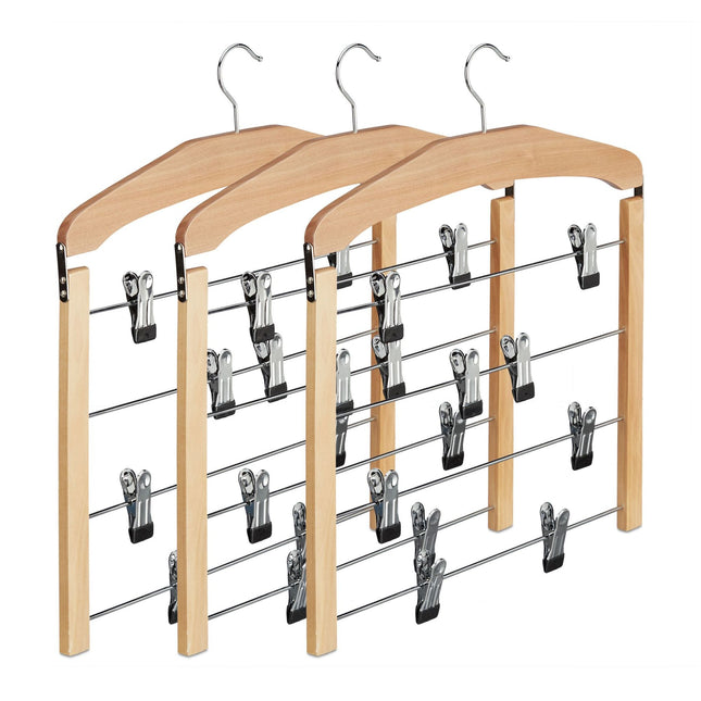 Plusieurs cintres pour jupes (1er/3er)