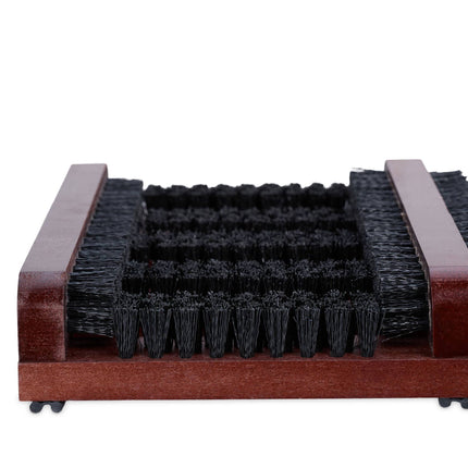 Lavage de chaussures avec brosses