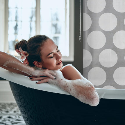 Rideau de douche à pois gris