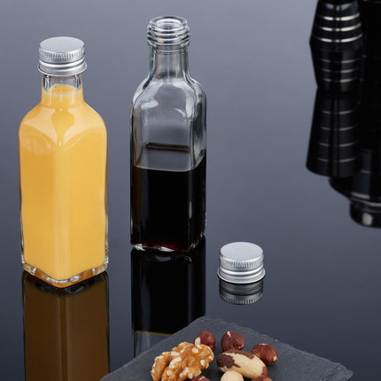 Petites bouteilles dans un ensemble