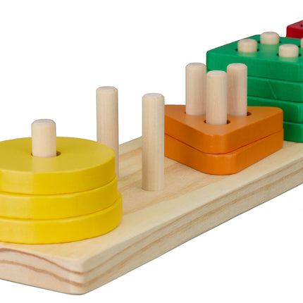 Spielzeug sortieren und stapeln
