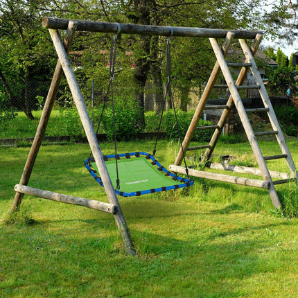 Schaukel mit quadratischem Nest in Grün