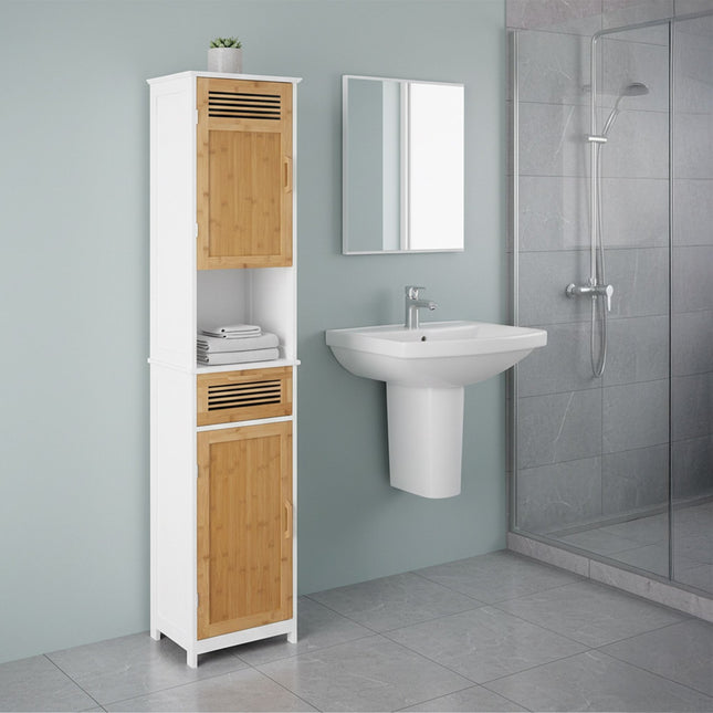 Hoher Badezimmerschrank