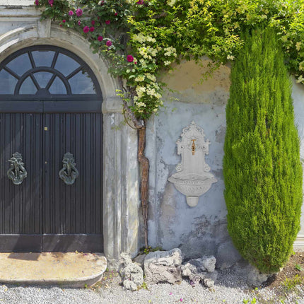 Wandmontierter Gartenbrunnen aus Gusseisen mit Hahn