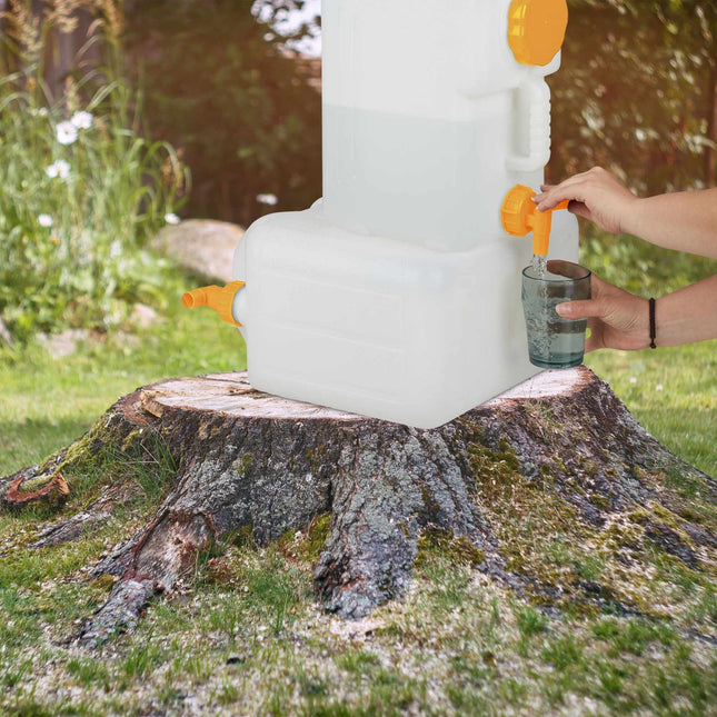 Wassertank mit Wasserhahn