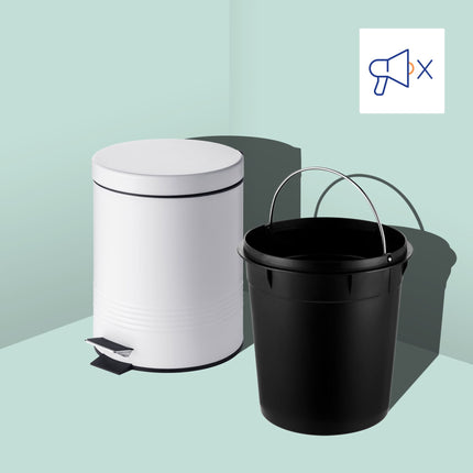 Ensemble de salle de bain blanc avec poubelle à pédale et brosse de toilette