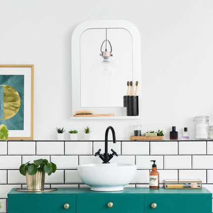 Miroir de salle de bain blanc avec étagère