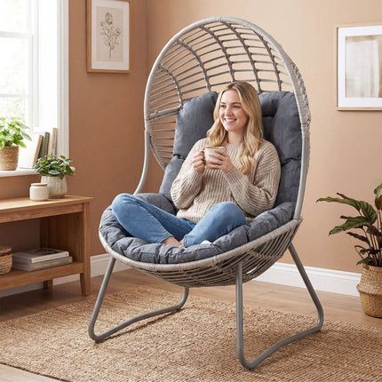 Fauteuil œuf en osier avec coussins amovibles et structure en métal